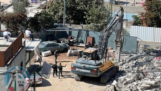 الاحتلال يجبر عائلة مقدسية على هدم منزلها ذاتيا