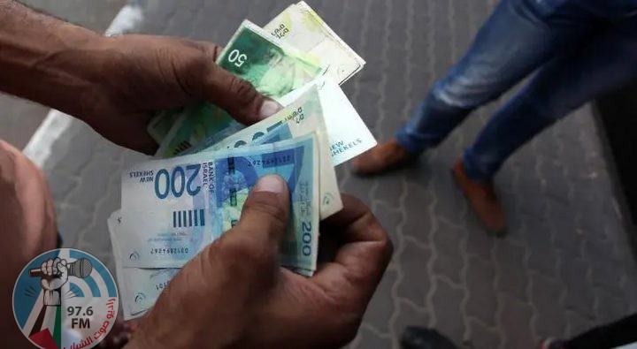 المالية: صرف الدفعة الثانية من رواتب الموظفين العموميين عن شهر نيسان اليوم الثلاثاء