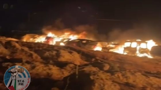 مستعمرون يحرقون مشطب مركبات في برقا شرق رام الله