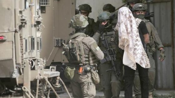 الاحتلال يعتقل 3 مواطنين جنوب الخليل