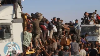 20 شهيدا جراء انقلاب شاحنة مساعدات وسط قطاع غزة