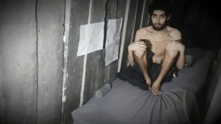 “يأكلون مما نأكل”.. أسير إسرائيلي بجسد هزيل والصحافة الاسرائيلية “يا للعار”