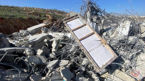 الاحتلال يهدم عددا من المنشآت التجارية بالظاهرية جنوب الخليل