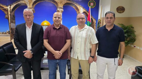 قائد منطقة الخليل يلتقي بوفد من غرفة الخليل