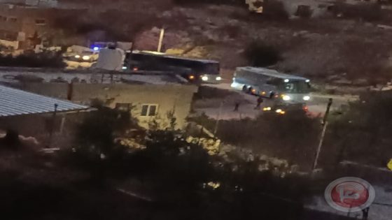 الاحتلال يعتقل شقيقين من قرية “ام الخير” بمسافر يطا