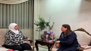 خلال زيارتها منزله- غنام: مروان البرغوثي سيبقى عنواناً للحرية