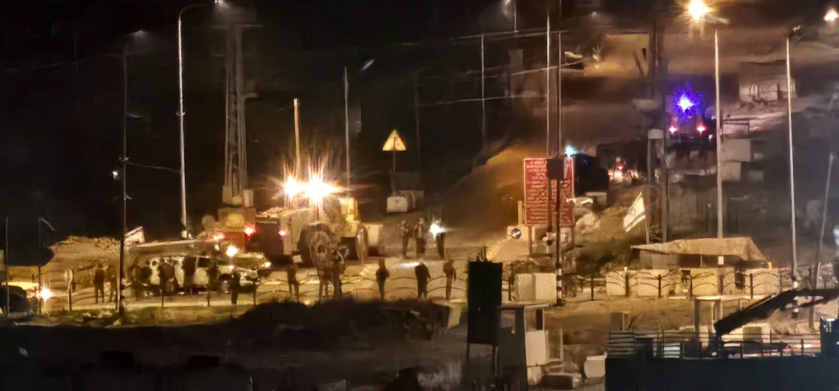 الاحتلال يحاصر منزل الأسير عبد الرحيم الهيموني في الخليل تمهيدا لهدمه