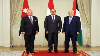 السيسي والملك عبد الله يتحدثان مع ابومازن ويدينان قرار إسرائيل
