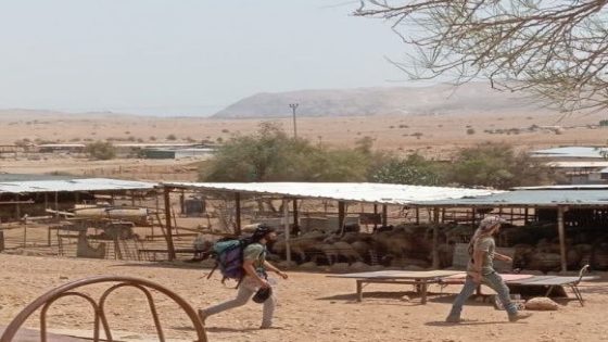 إرهاب المستوطنين.. مستوطنون يجبرون عائلتين على الرحيل من تجمع شلال العوجا