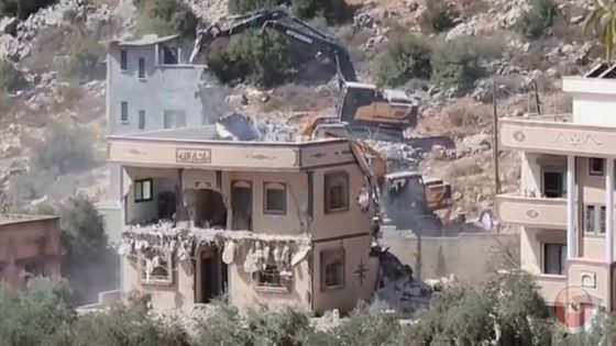 الاحتلال يهدم 3 منازل مأهولة في بروقين غرب سلفيت