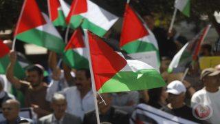 وقفة في الخليل تؤكد على حق الشعب الفلسطيني في الحرية والاستقلال
