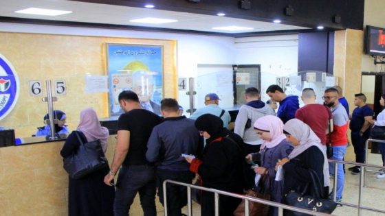 استمرار سياسة العقاب الجماعي.. إغلاق معبر الكرامة وإعادة المسافرين