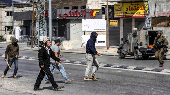 مستوطنون يهاجمون مركبات المواطنين جنوب نابلس