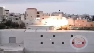 قوات الاحتلال تفجر منزل عائلة الأسير ثابت مسالمة في بلدة بيت عوا جنوب الخليل