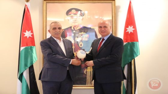وزير الثقافة الفلسطيني يلتقي نظيره الأردني ويبحثان العلاقات الثقافية بين البلدين