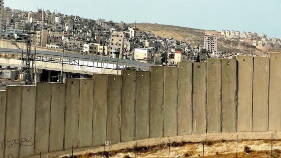 عزل ثلاث قرى غرب القدس: الضمّ الصامت يزحف نحو محيط العاصمة