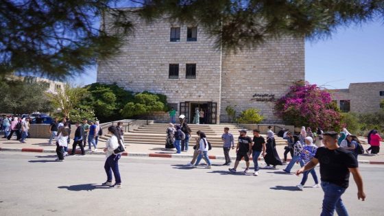 مناشدة: طالبة متفوقة بحاجة للمساعدة لاستلام شهادات التخرج