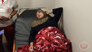 مستوطنون يهاجمون عائلة غرب الخليل وجيش الاحتلال يحتجزها لساعات