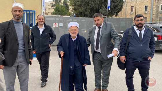 الاحتلال يمنع الشيخ عكرمة صبري من دخول المسجد الأقصى لـ6 أشهر