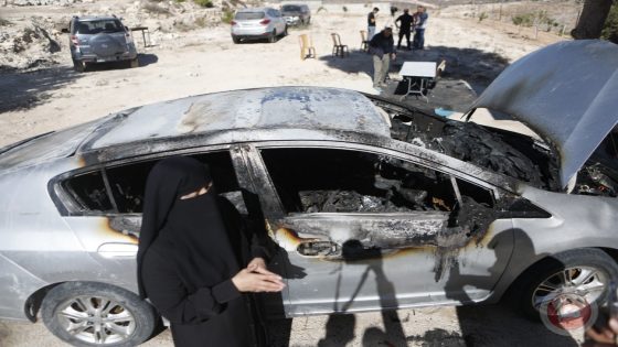 مستوطنون يحرقون مركبتين ويهاجمون منازل في صوريف