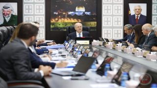 جلسة الحكومة.. مصطفى يحذّر من تعطيل خطط التعافي والإعمار في قطاع غزة