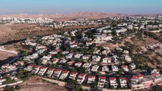 تقرير: مخططات استيطانية جديدة للاستيلاء على أراضي بالأغوار ومحيط القدس