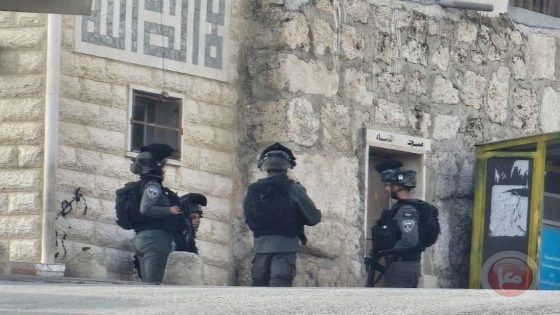 قوات الاحتلال تقتحم السموع لتأمين اقتحام المستوطنين للبرج الأثري
