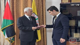 الدوما الروسي يمنح عباس زكي وسام الشرف