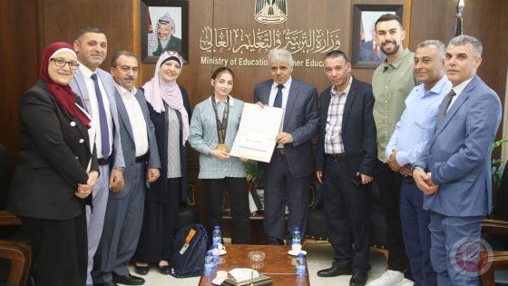 برهم يكرم بطلة آسيا في رياضة “المواي تاي”