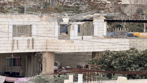 الاحتلال يجبر مواطنا على هدم منزله في ضاحية السلام شرق القدس