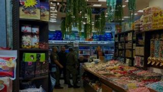 القدس.. مستوطنان يعتديان على أصحاب المحال التجارية والاحتلال يعتقل 4 مواطنين