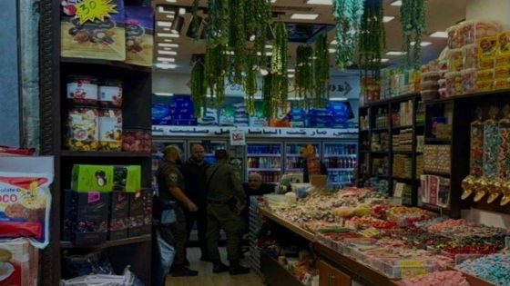 القدس.. مستوطنان يعتديان على أصحاب المحال التجارية والاحتلال يعتقل 4 مواطنين