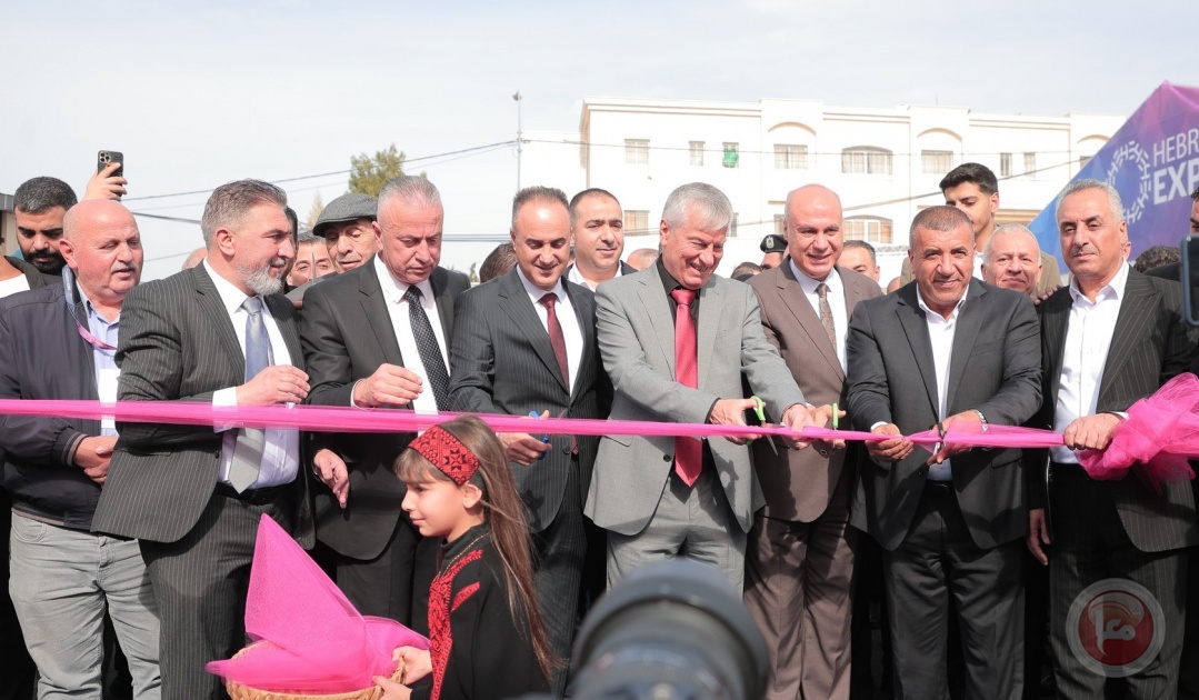 نيابةً عن رئيس الوزراء… وزير الصناعة يفتتح معرض الغذاء 2025 في الخليل