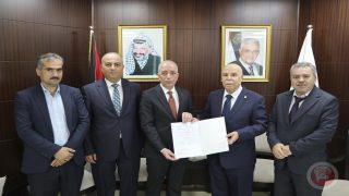 رئيس مجلس القضاء الأعلى يتسلم قراراً رئاسياً بتخصيص قطعة أرض والبناء المقام عليها لصالح محكمة استئناف نابلس