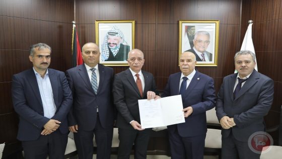 رئيس مجلس القضاء الأعلى يتسلم قراراً رئاسياً بتخصيص قطعة أرض والبناء المقام عليها لصالح محكمة استئناف نابلس