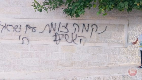 مستوطنون يُضرمون النار في مسجد الفلاح شمال بديا غرب سلفيت