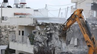 الاحتلال يهدم خمس منشآت شرق القدس