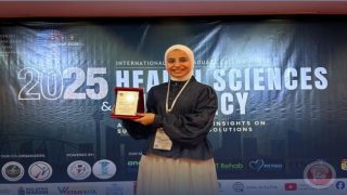 رغد دويكات من جامعة النجاح الوطنية تفوز بالمركز الأول بجائزة أفضل باحث شاب بالمؤتمر العلمي الدولي بكولالمبور
