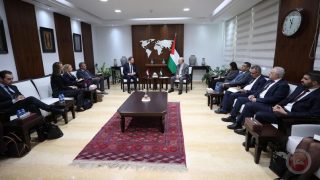 مصطفى يبحث دعم الجهود الدولية لتمكين دولة فلسطين من تولي مسؤولياتها بغزة