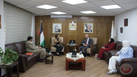 رئيس سلطة الأراضي يبحث مع وكالة التنمية الهولندية تعزيز التعاون والمشاريع المشتركة في قطاع الأراضي