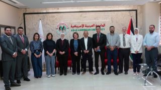 وفد من مؤسسة GIZ الألمانية والاتحاد الأوروبي والهيئة الوطنية للاعتماد والجودة يزور مصنع الأطراف الصناعية في الجامعة العربية الأمريكية