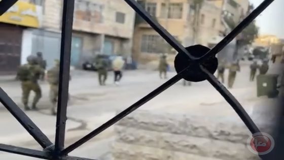 اعتقالات بالجملة: الاحتلال يحوّل بيت أمر إلى ثكنة عسكرية( فيديو وصور)