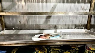 4 وفيات منذ بداية المنخفض.. وفاة طفل نتيجة البرد بمواصي خان يونس