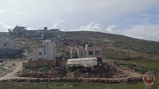 الاحتلال يداهم منازل في الجوايا ويعتدي على السكان شرق يطا