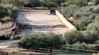 الاحتلال يغلق طريقا زراعية في نحالين غرب بيت لحم