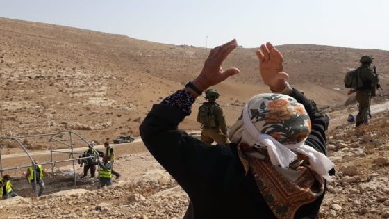 ارهاب المستوطنين يتصاعد: مهاجمة الأهالي في تجمع واد الرخيم ويحرقون مركبات ومعدات زراعية