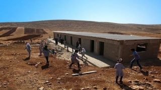 الاحتلال يمنع المعلمين من الوصول إلى المدارس في الأغوار
