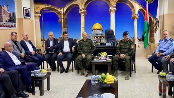 قائد الأمن الوطني يلتقي رجال الأعمال في الخليل