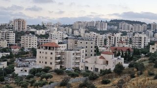 الطقس: أجواء غائمة وباردة وانخفاض آخر على الحرارة