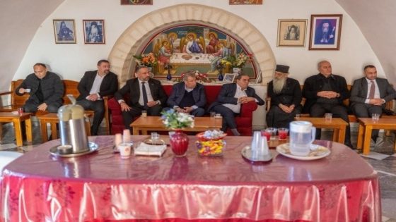 خوري خلال زيارته دير مار سابا: ملتزمون بالدفاع عن الكنائس وصون مكانتها